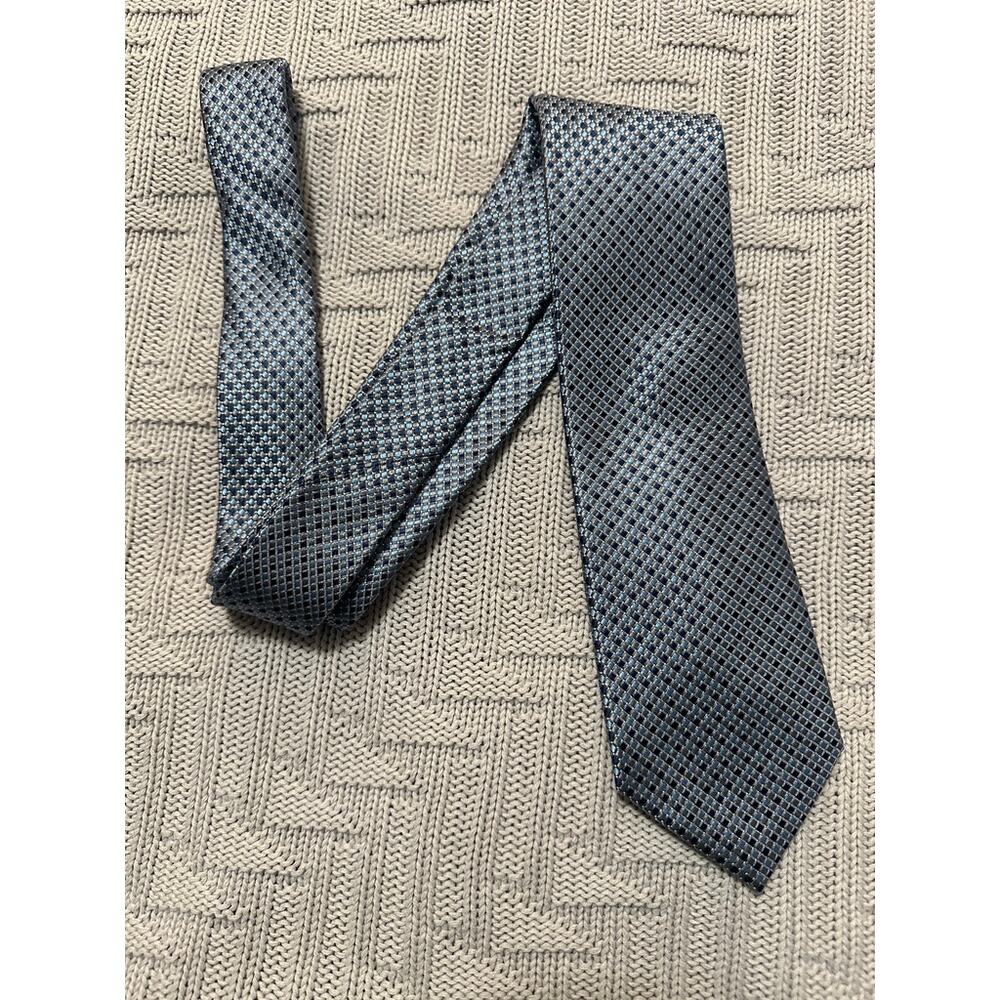 Tommy Hilfiger blue dot silk tie